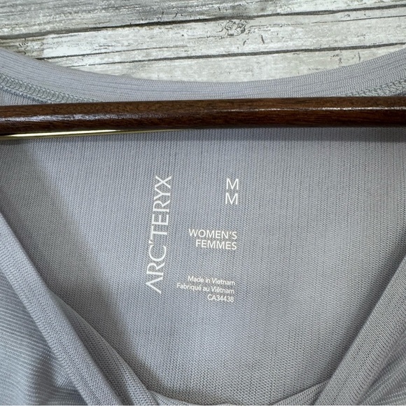 Arc'teryx Women's A2B Scoop Neck Shirt Size Medium In Athena Grey - Picture 7 of 7
